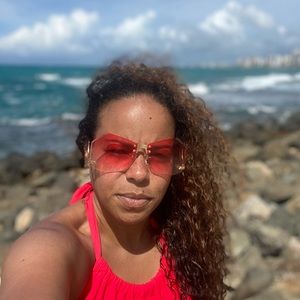 Meet your Posher, Ava